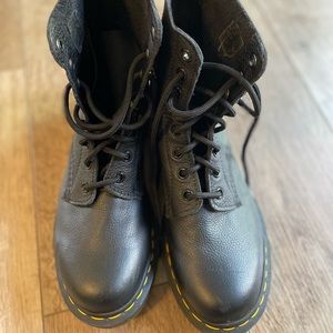 1460 Doc Martens Women’s Pascal Virginia Leather Boots size 8